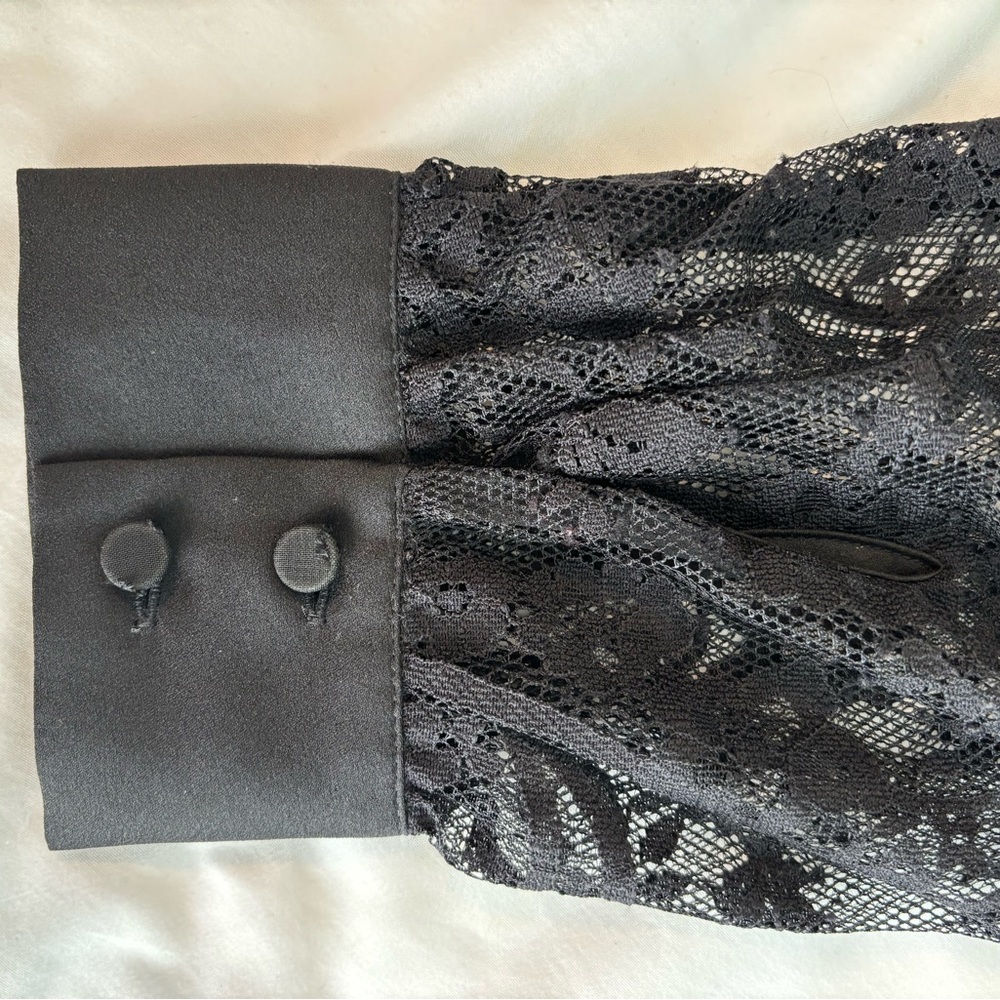 Beautiful mixed media lace top. - Picture 4 of 4